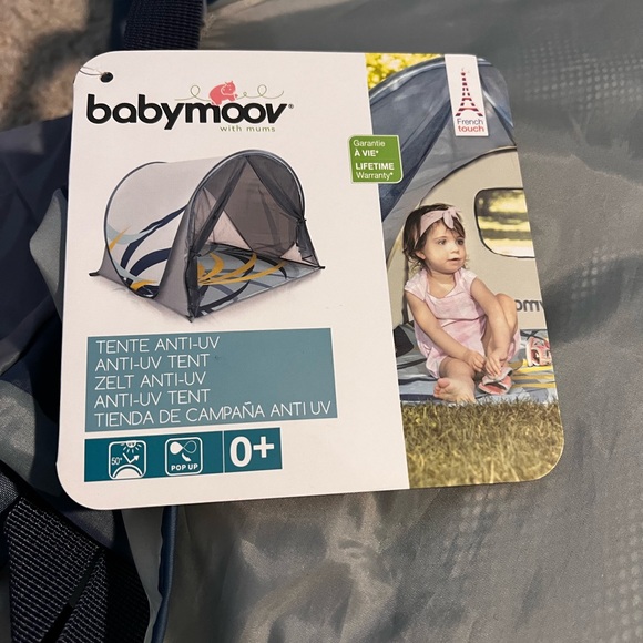 NWT Pop-Up Beach Shade Canopy in White, Blue & Yellow - Picture 5 of 5
